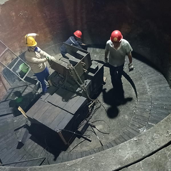 Дно печи и зона расплавленной ванны.5